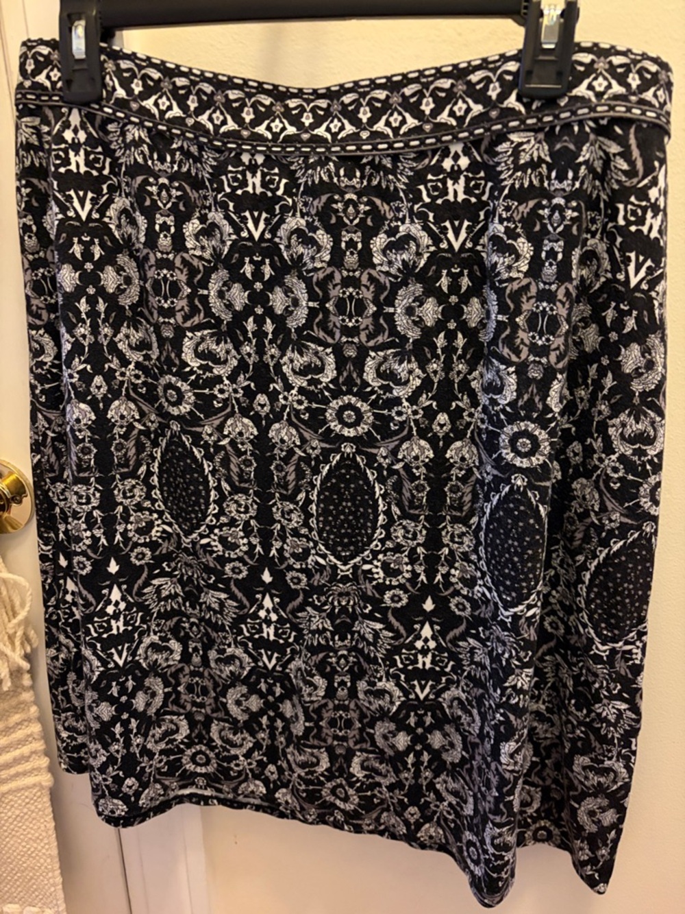 Max Studio Black and White Ornate Print Skirt